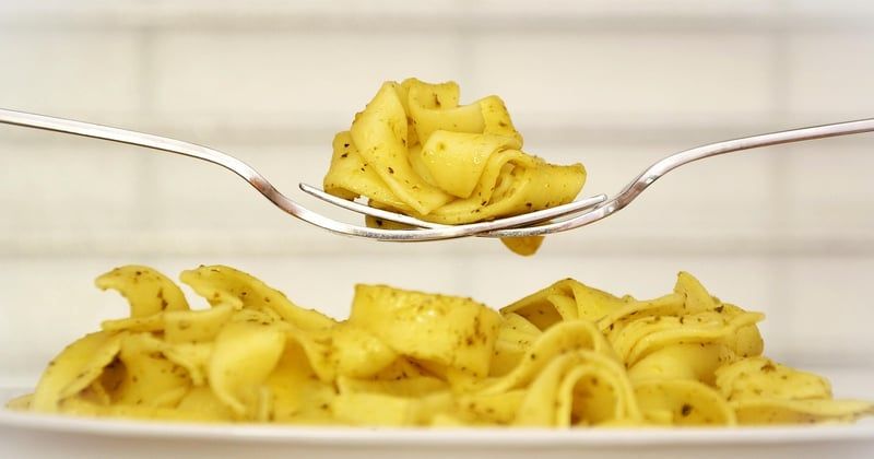 Les habitudes culinaires des jeunes adultes : ce qui a vraiment changé dans leurs assiettes